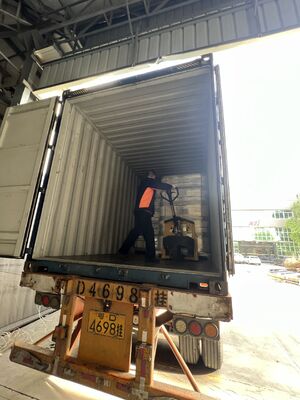 Multiple Extrusion Matte Lamination Film with 300m-4000m Roll Length and 1 Inch 3 Inch Paper Core for Soft Hardness Protection