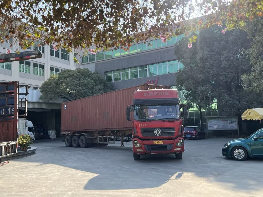 PET Thermal Lamination Film with Heat-activated Adhesive and Soft Hardness for Up To 2200 Mm Width Applications